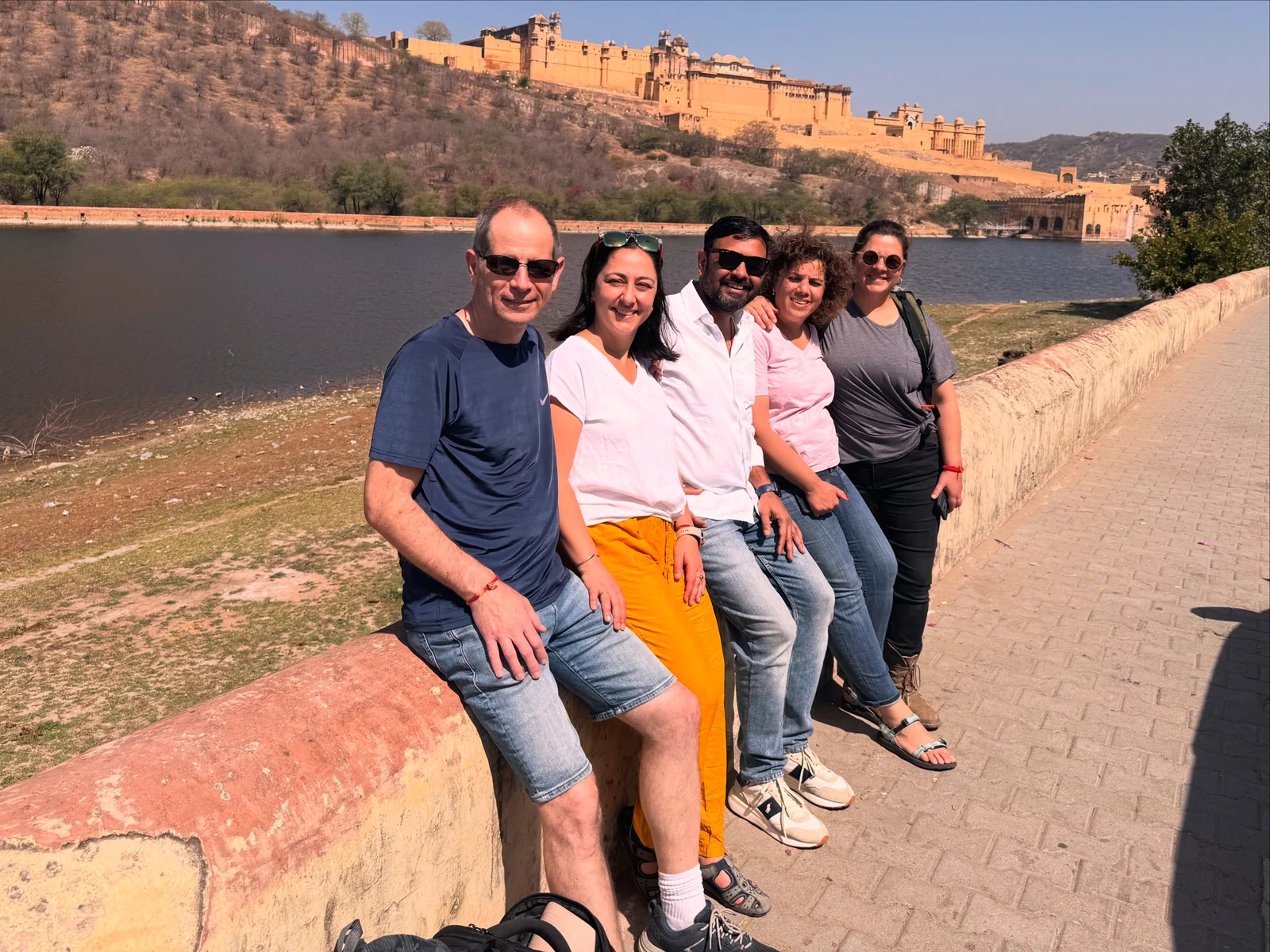 Équipe Privé Chauffeur en Inde avec des voyageurs francophones au Fort d'Amber, Jaipur