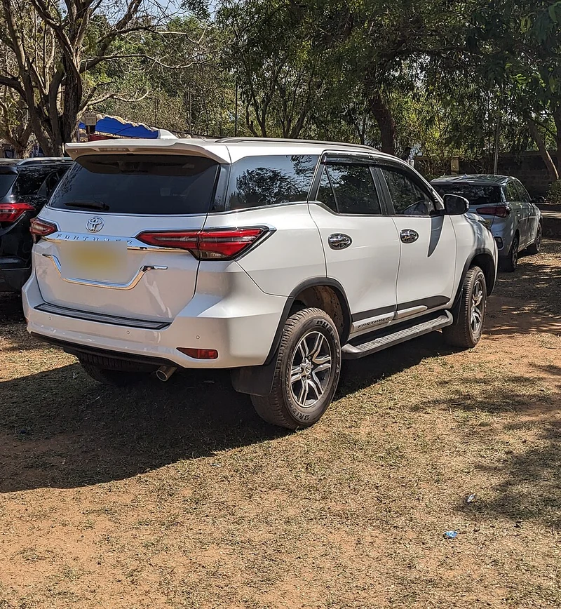 Toyota Fortuner 4x4 sur Pistes du Désert