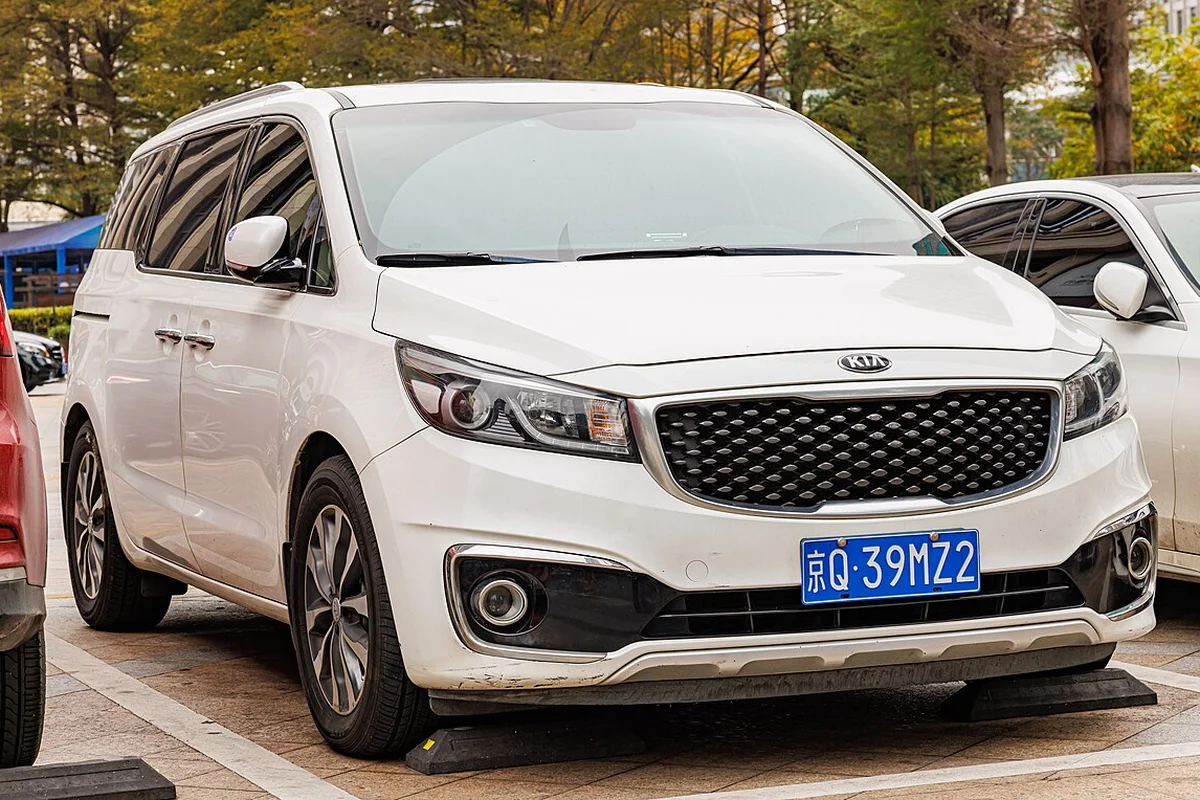 Arrivée Chauffeur Exécutif en Kia Carnival